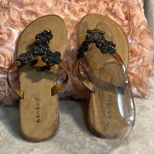 Bamboo  flowers detailing sandals